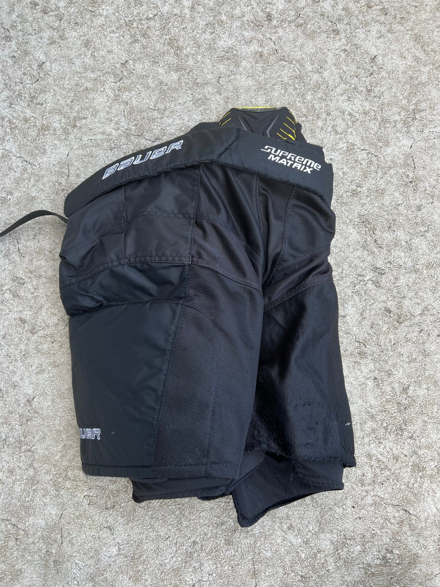 Hockey Pants Child Size Junior X Large Bauer Supreme Matrix 2 pc Pants and Girdle Outstanding Quality Minor Wear