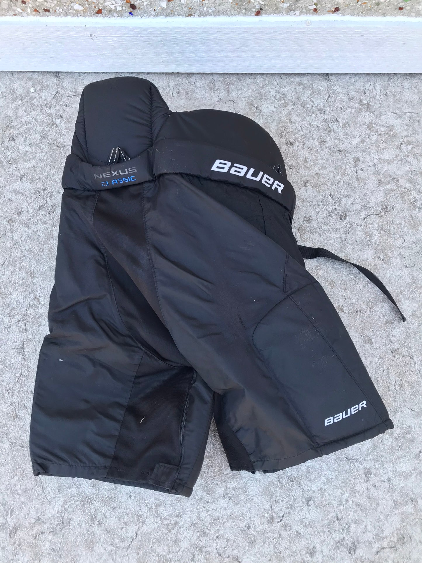 Hockey Pants Men's Size Small Bauer Nexus Minor Wear