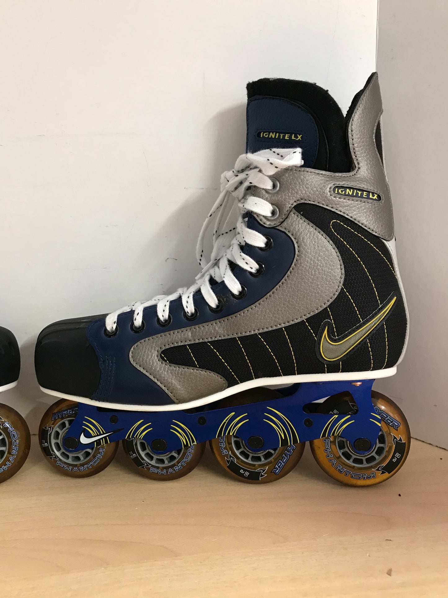 Hockey Roller Hockey Skates Men's Size 10 EE Shoe Size Nike New Demo Model