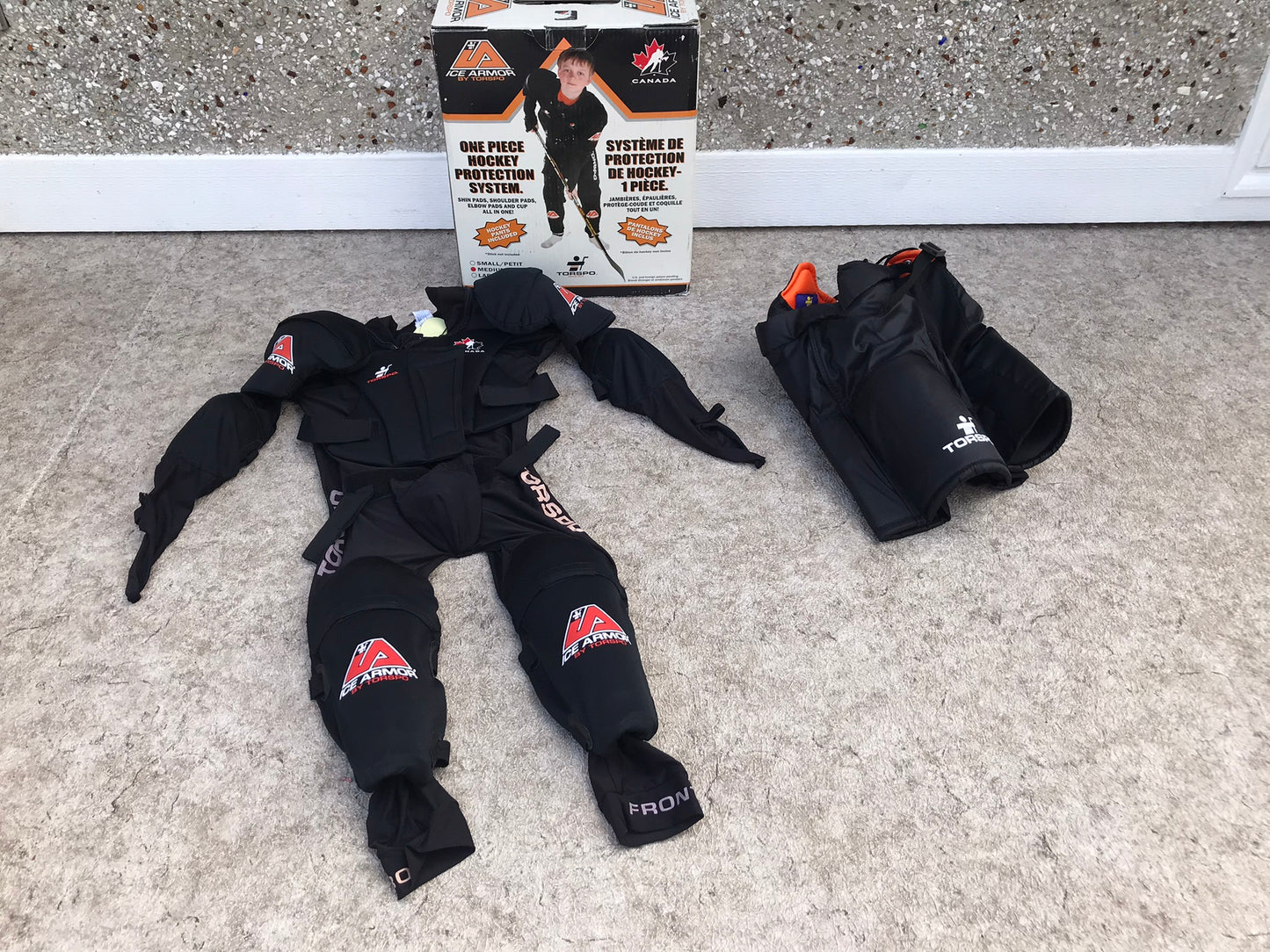 Hockey Set Child Size Youth Medium Age 6-8 Complete Hockey Protective Gear Pants Shin Shoulders Elbow and Cup New In Box