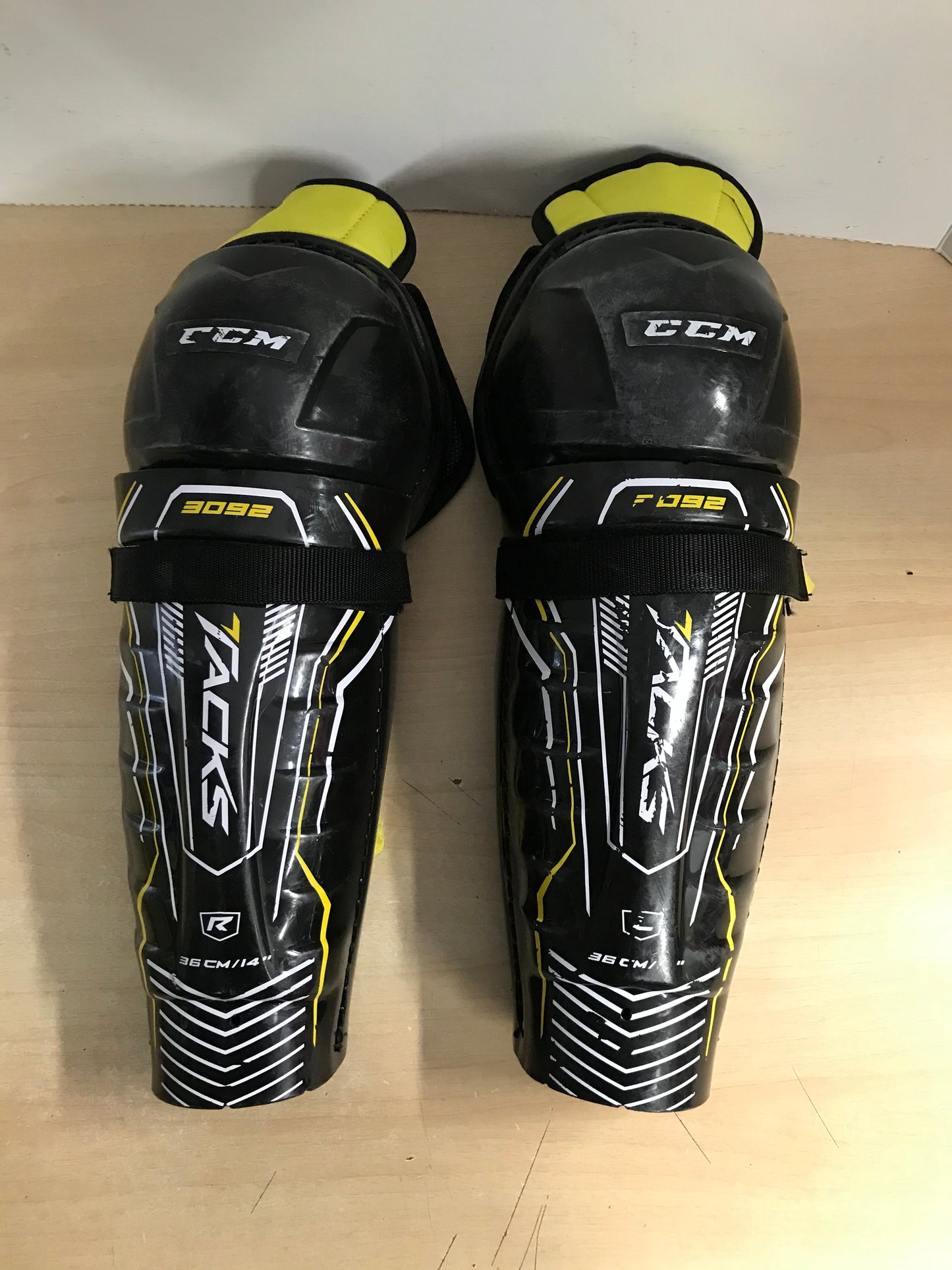 Hockey Shin Pads Men's Size 14 inch CCM Tacks 3092 Black Yellow Excellent