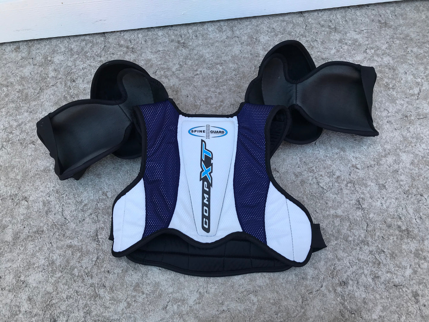 Hockey Shoulder Chest Pad Men's Size Small Winnwell Black Blue White  Minor Wear