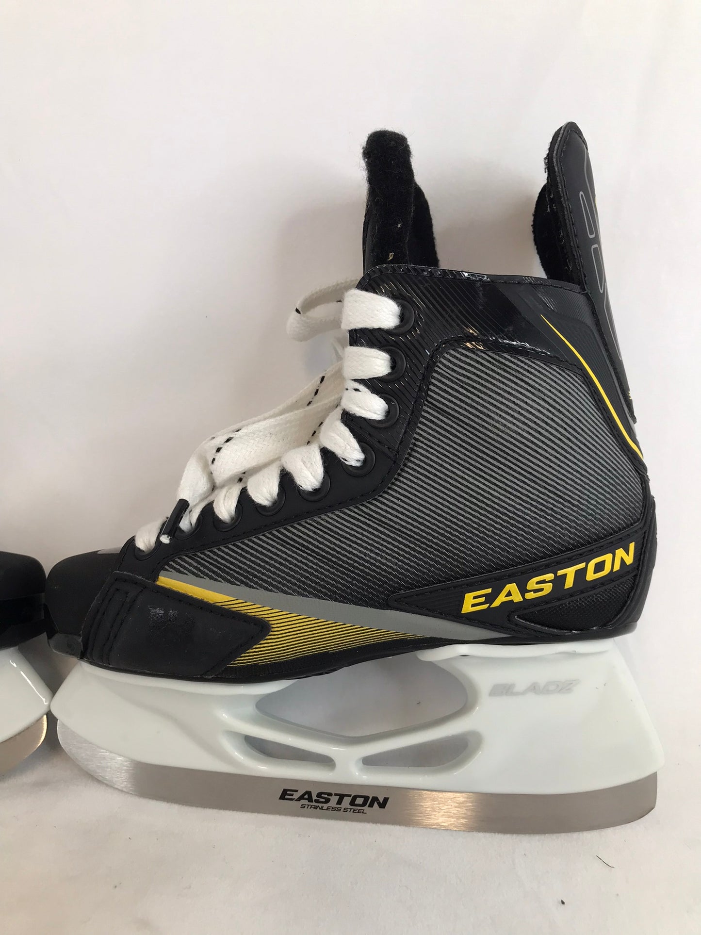 Hockey Skates Child Size 1.5 Shoe Size Easton Bladz New Demo Model