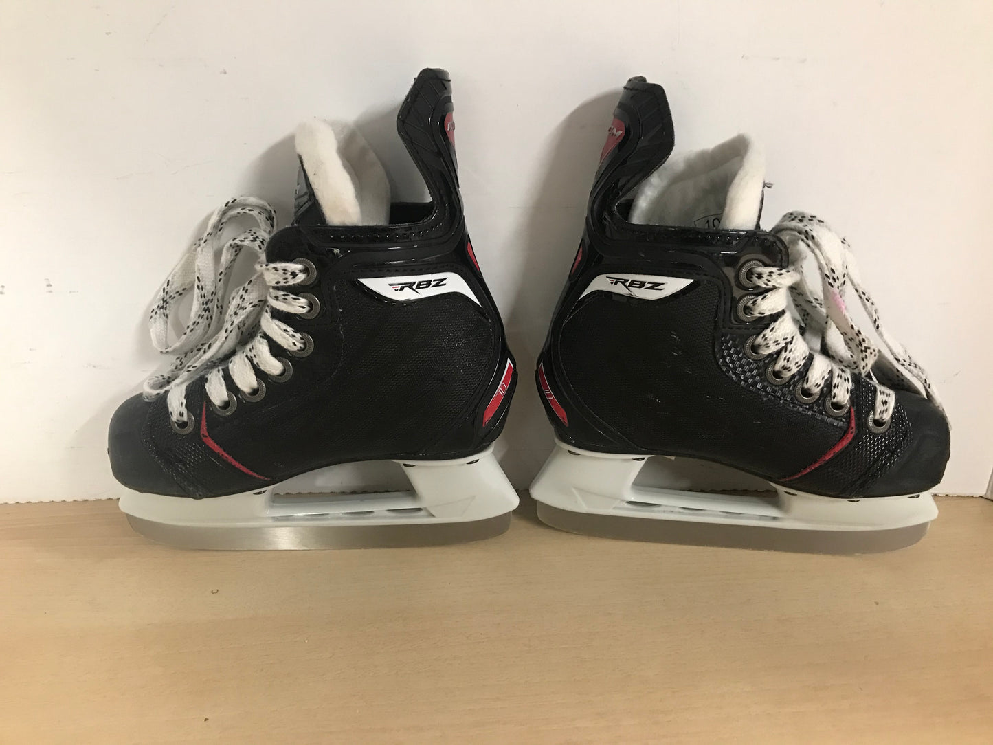 Hockey Skates Child Size 10 Shoe Size Toddler CCM RBZ New Demo