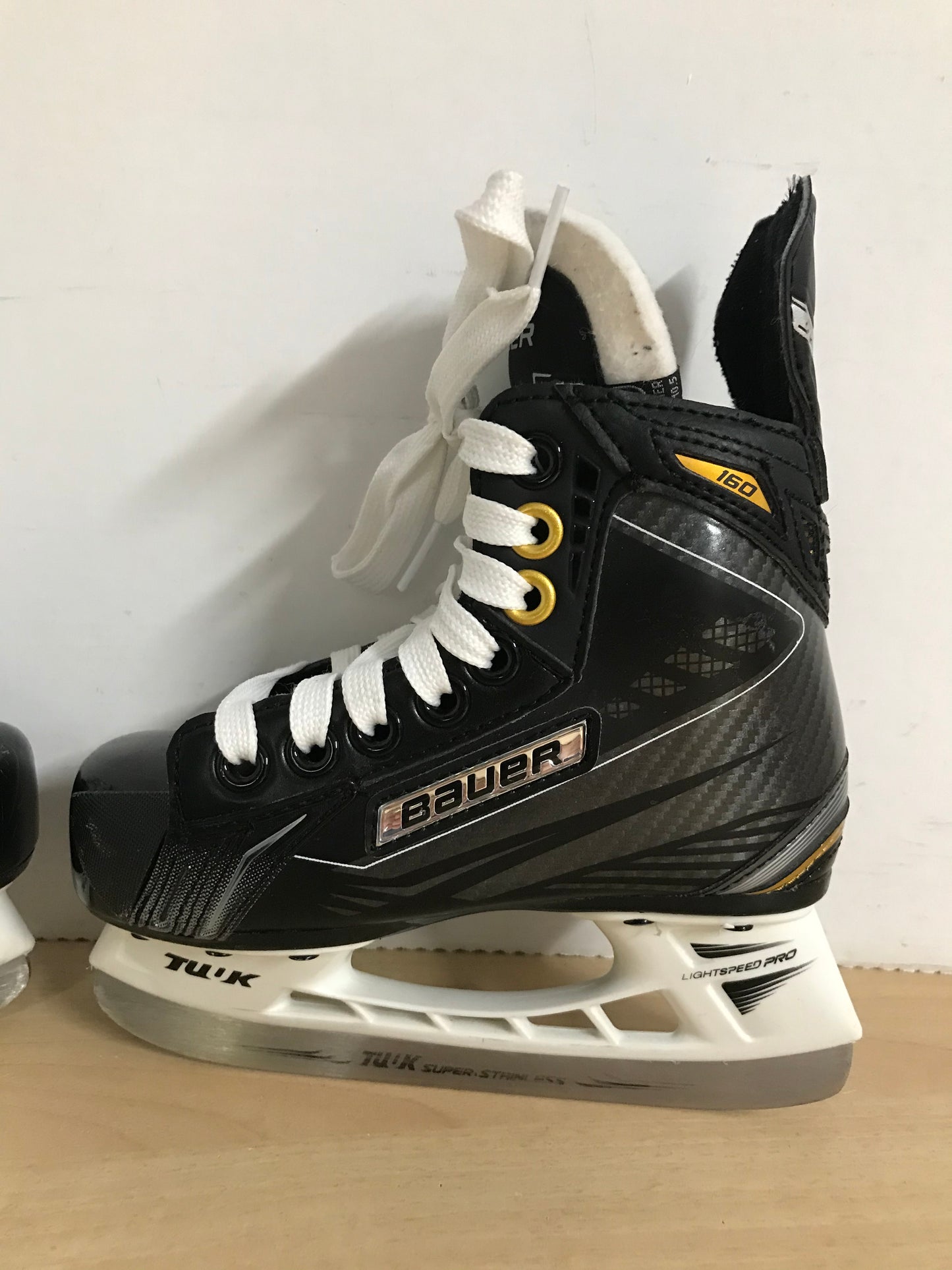 Hockey Skates Child Size 11 Bauer Supreme 160 New Demo Model