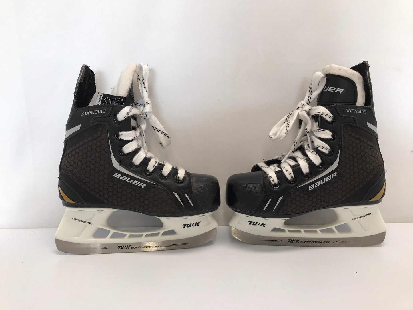 Hockey Skates Child Size 11 Shoe Size Bauer Supreme New Demo Model
