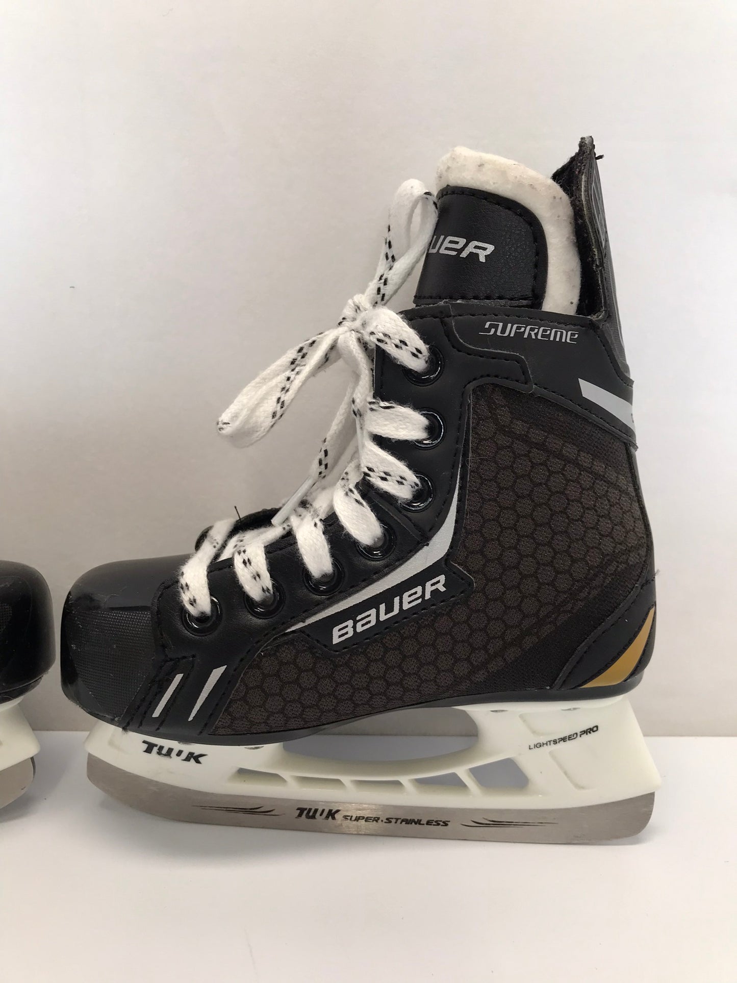 Hockey Skates Child Size 11 Shoe Size Bauer Supreme New Demo Model