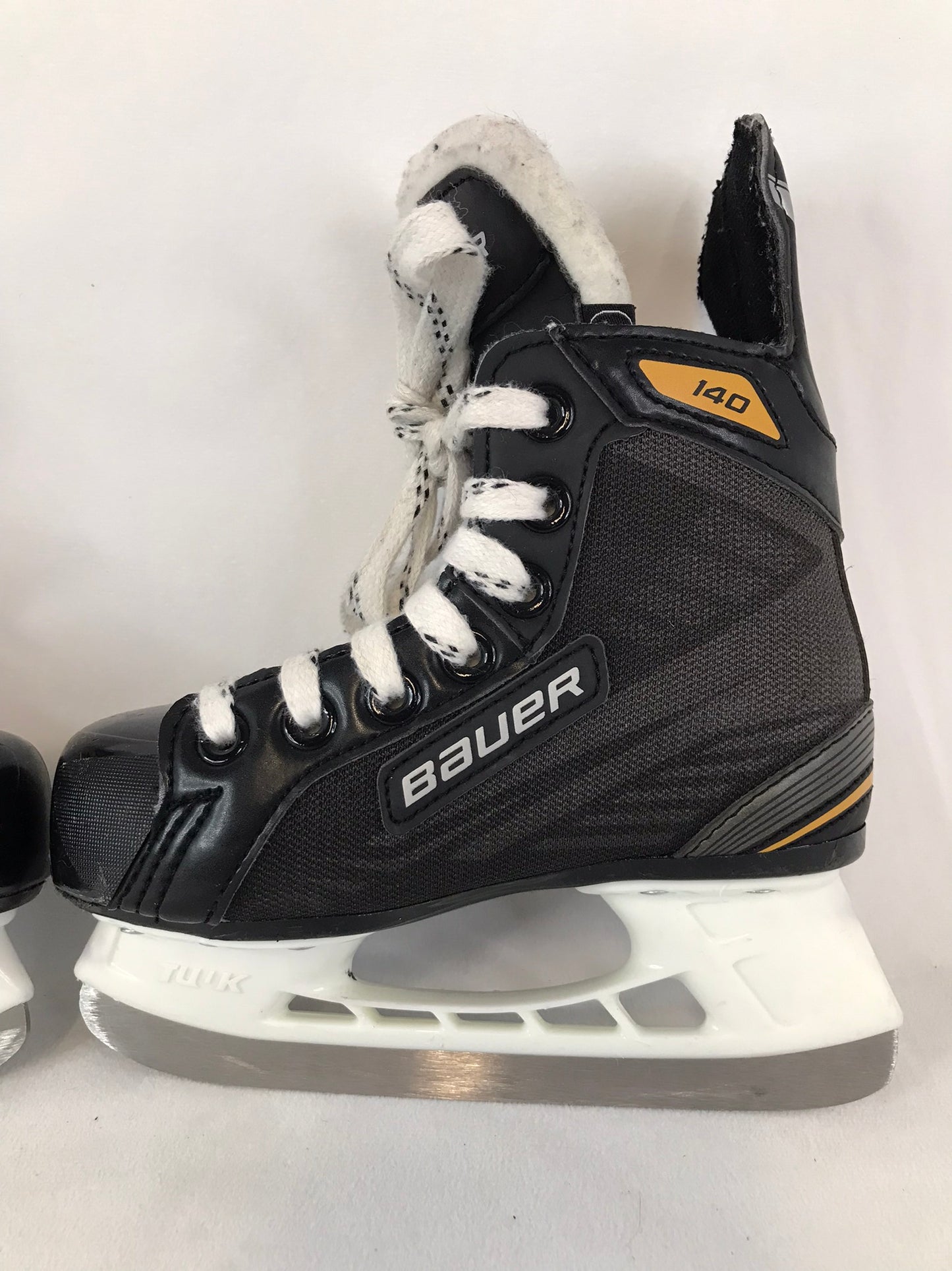Hockey Skates Child Size 11 Shoe Size Bauer Supreme New Demo Model
