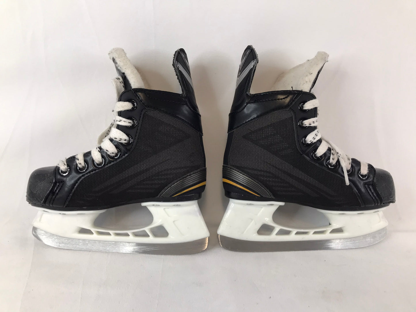 Hockey Skates Child Size 11 Shoe Size Bauer Supreme New Demo Model