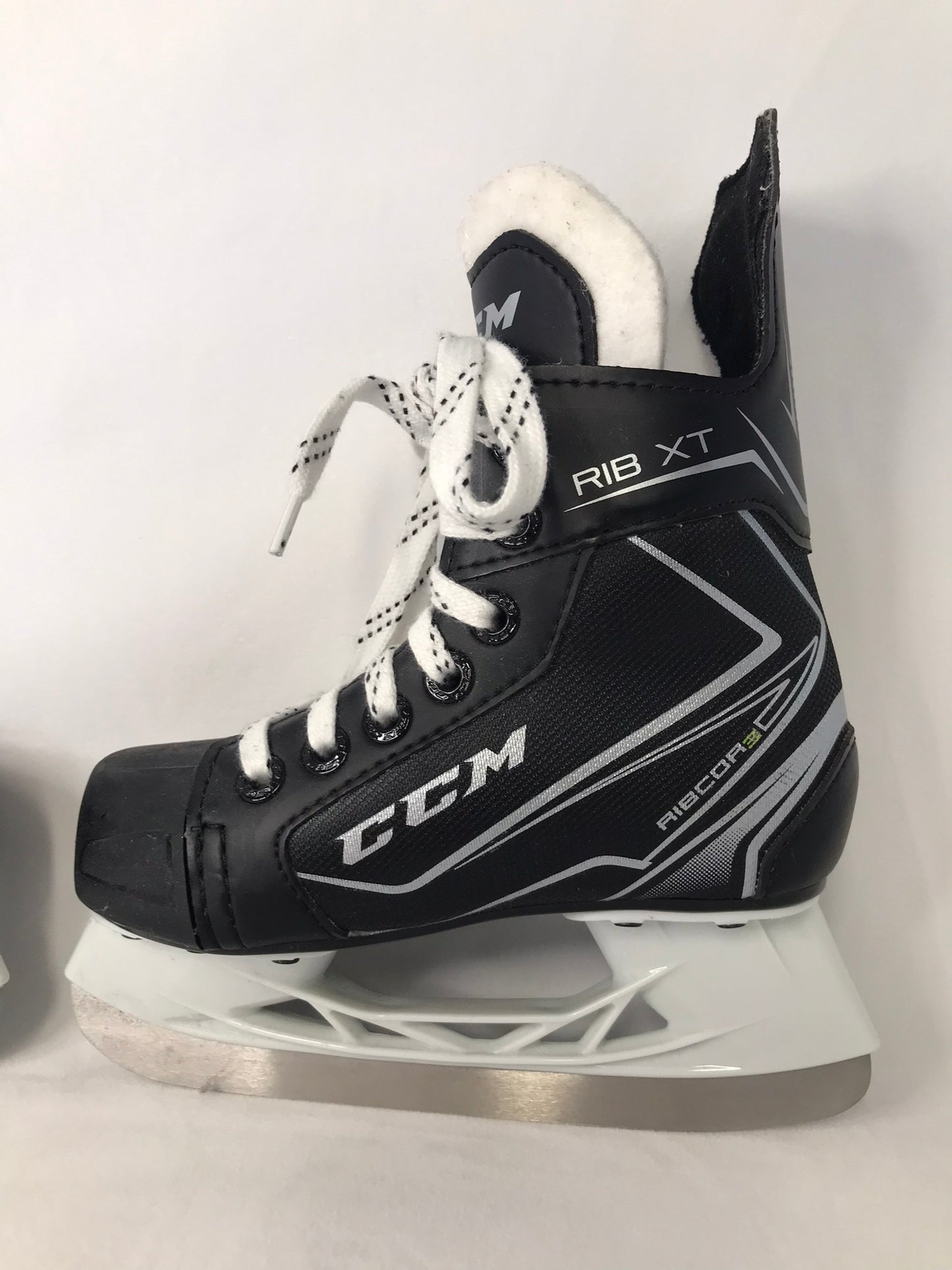 Hockey Skates Child Size 11 Shoe Size CCM Ribcore New Demo Model