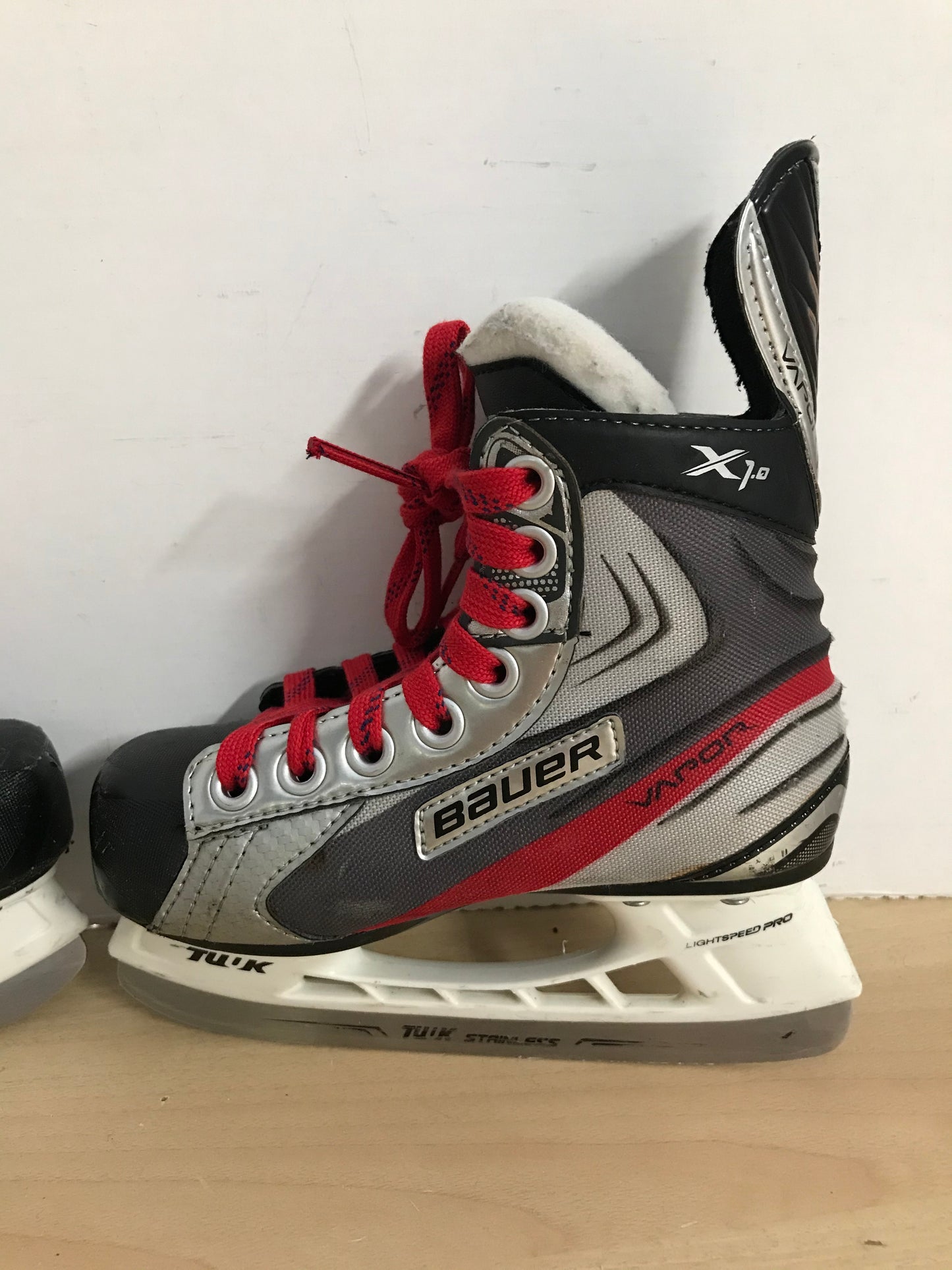 Hockey Skates Child Size 12 Shoe Size Bauer Vapor X1.0