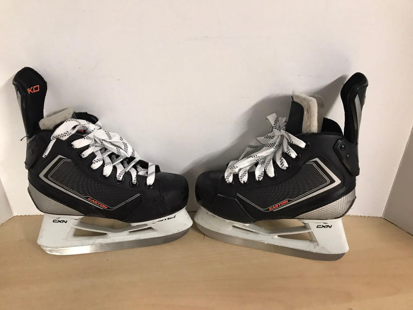 Hockey Skates Child Size 12 Shoe Size Easton Mako