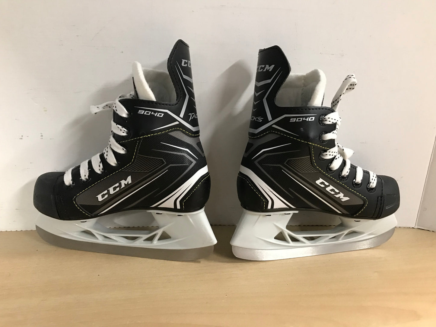 Hockey Skates Child Size 12 Shoe Size CCM 9040 NEW