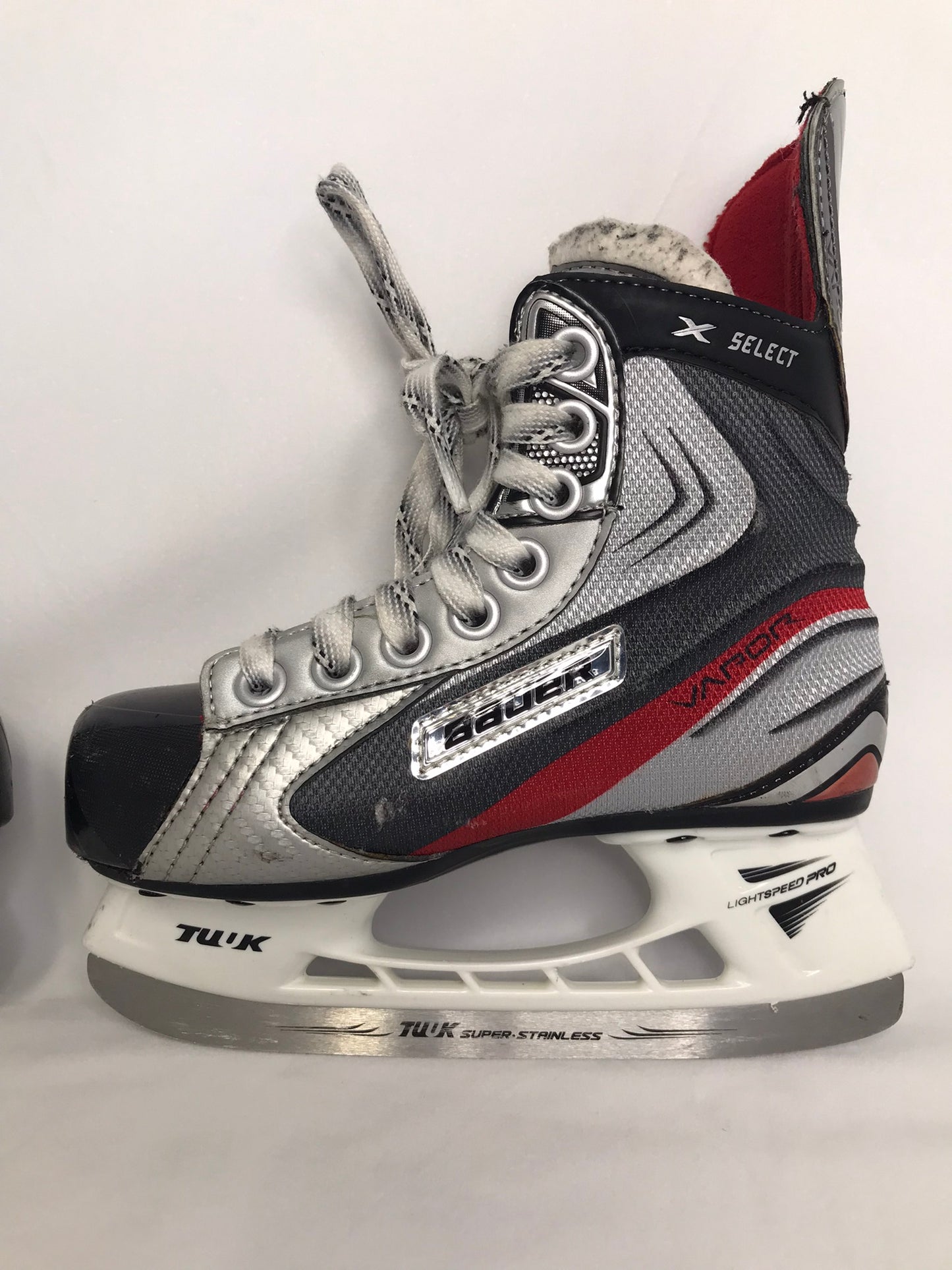 Hockey Skates Child Size 13 Shoe Size Bauer Vapor  x Edge Excellent
