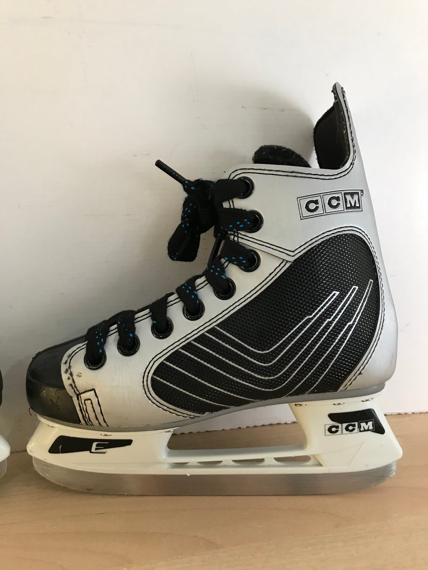 Hockey Skates Child Size 13 Shoe Size CCM Ultra