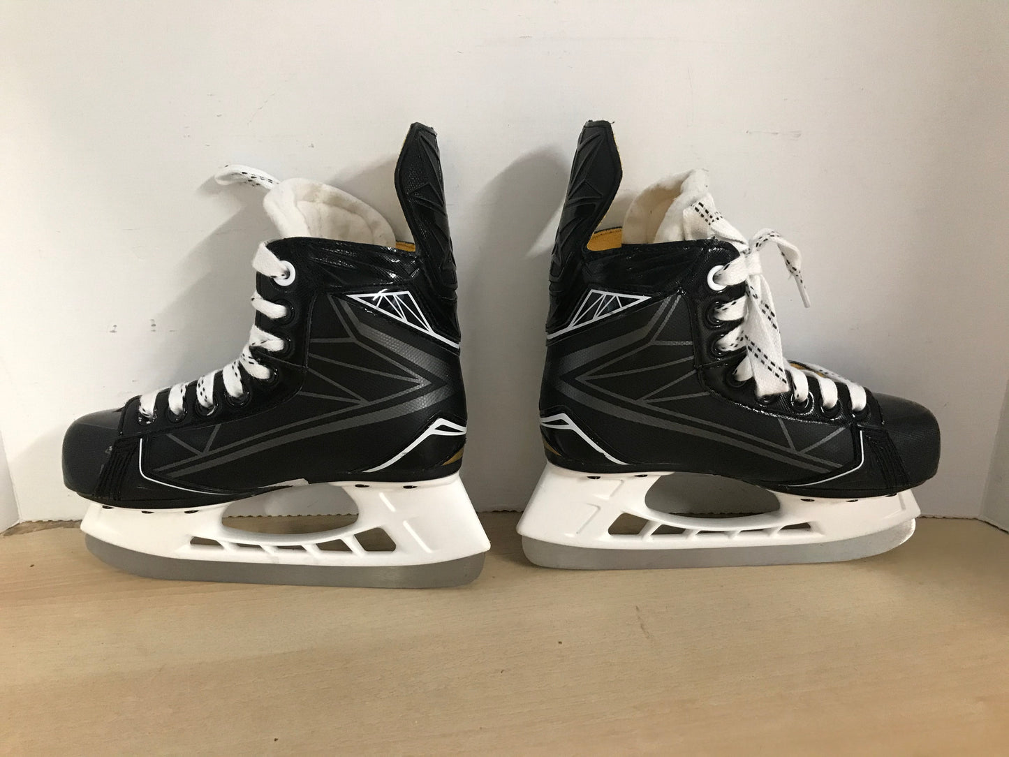 Hockey Skates Child Size 1 Shoe Size Bauer Bauer Supreme S160 New Demo Model