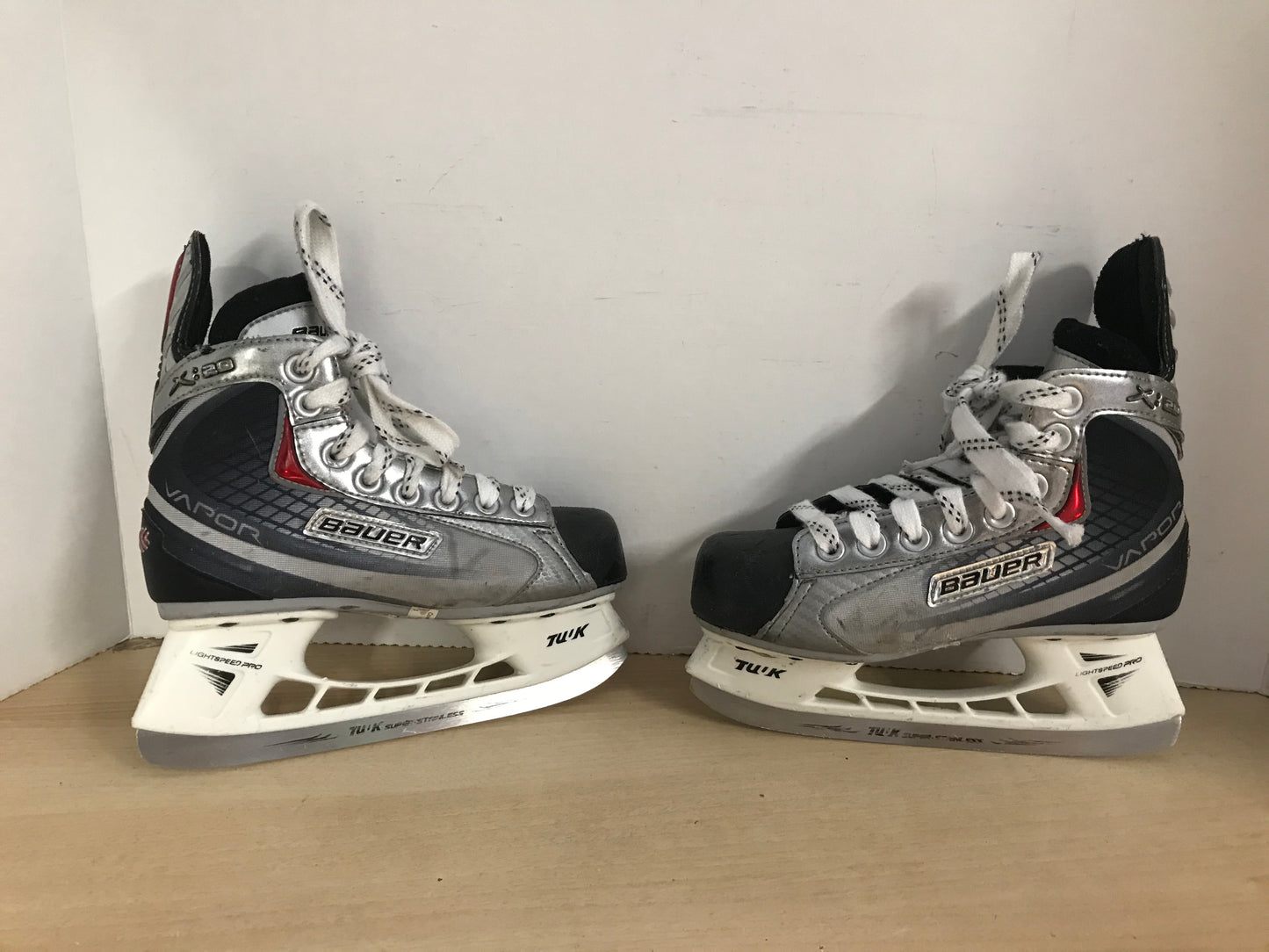 Hockey Skates Child Size 1 Shoe Size Bauer Vapor X.20 Minor Marks Wear