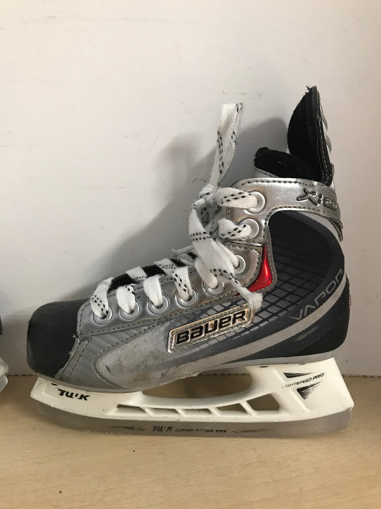 Hockey Skates Child Size 1 Shoe Size Bauer Vapor X.20 Minor Marks Wear