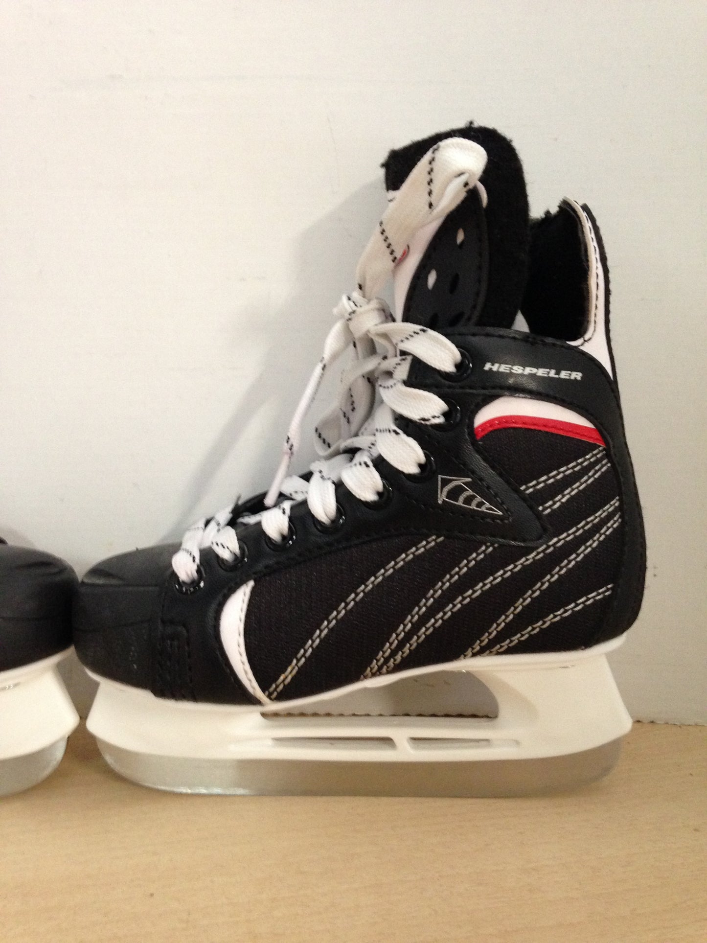 Hockey Skates Child Size 1 Shoe Size Hespeler New Demo