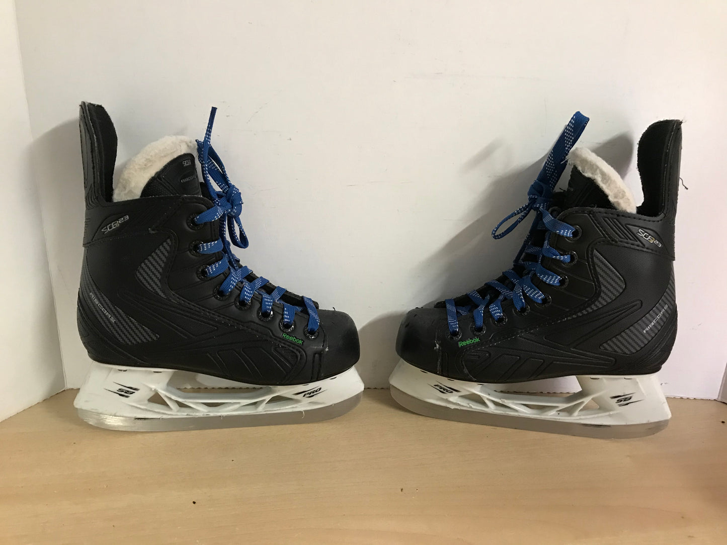 Hockey Skates Child Size 1 Shoe Size Reebok Ribcore