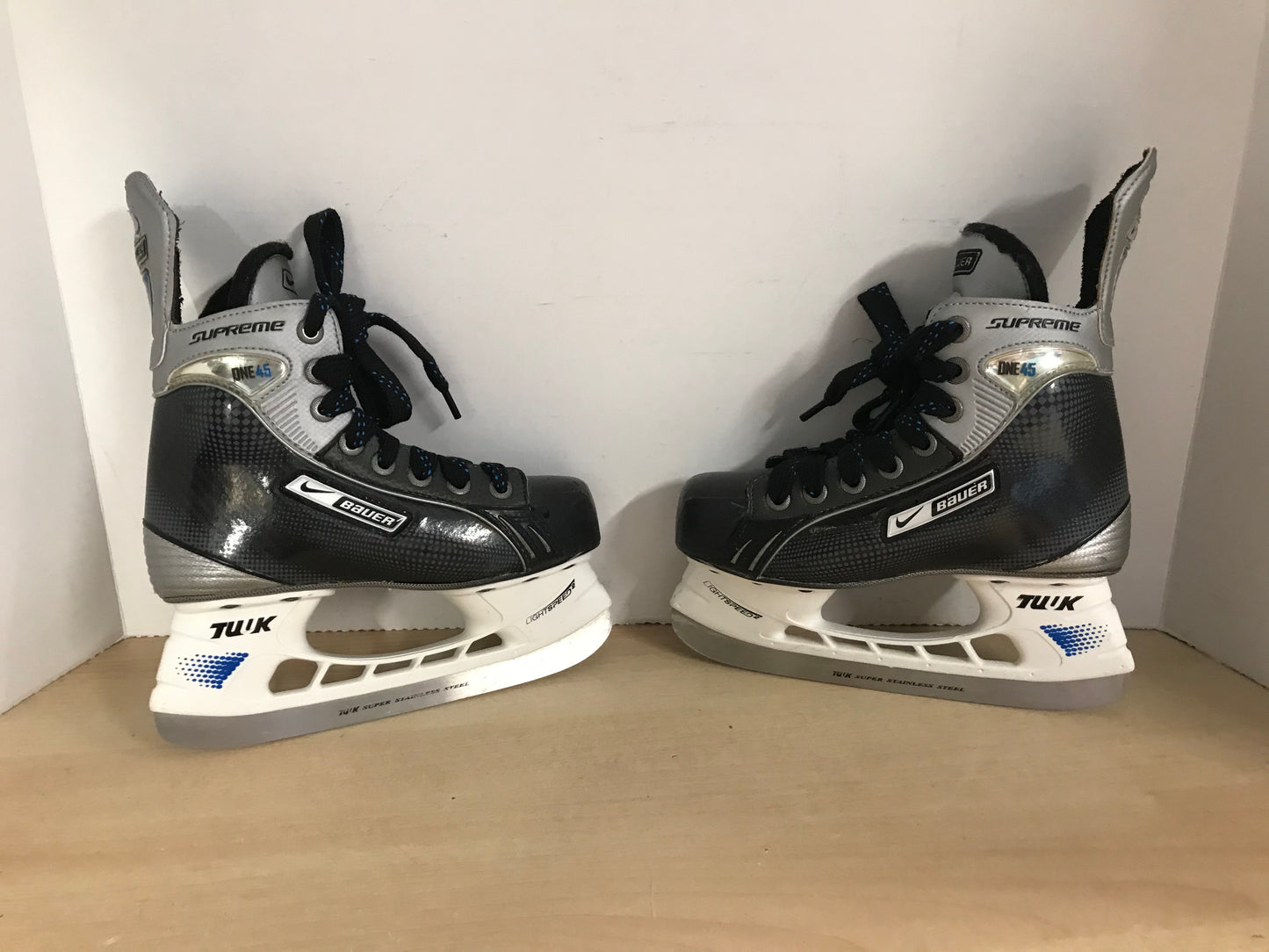 Hockey Skates Child Size 2.5 Shoe Size Bauer Supreme One.45 Minor Wear