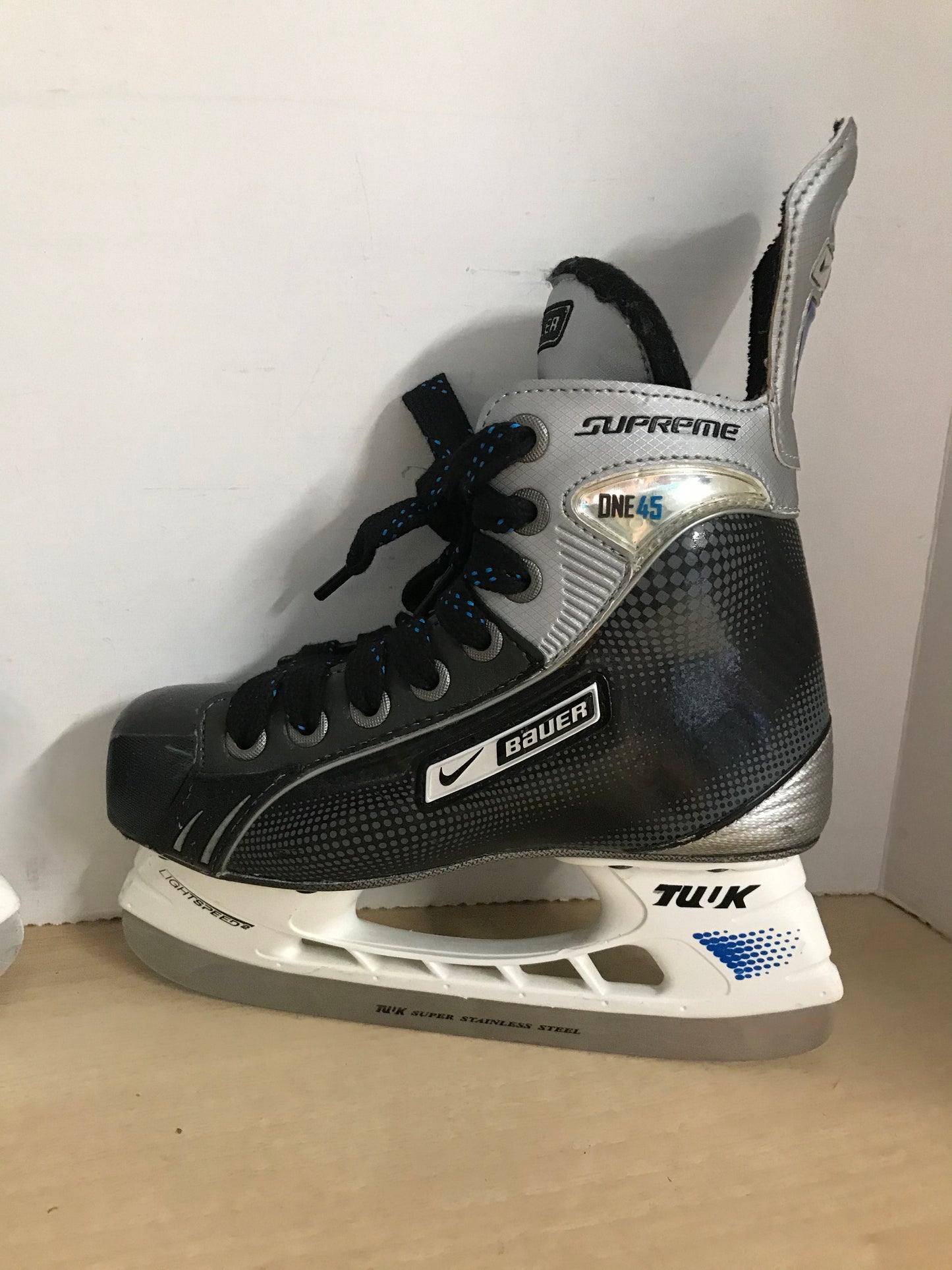 Hockey Skates Child Size 2.5 Shoe Size Bauer Supreme One.45 Minor Wear
