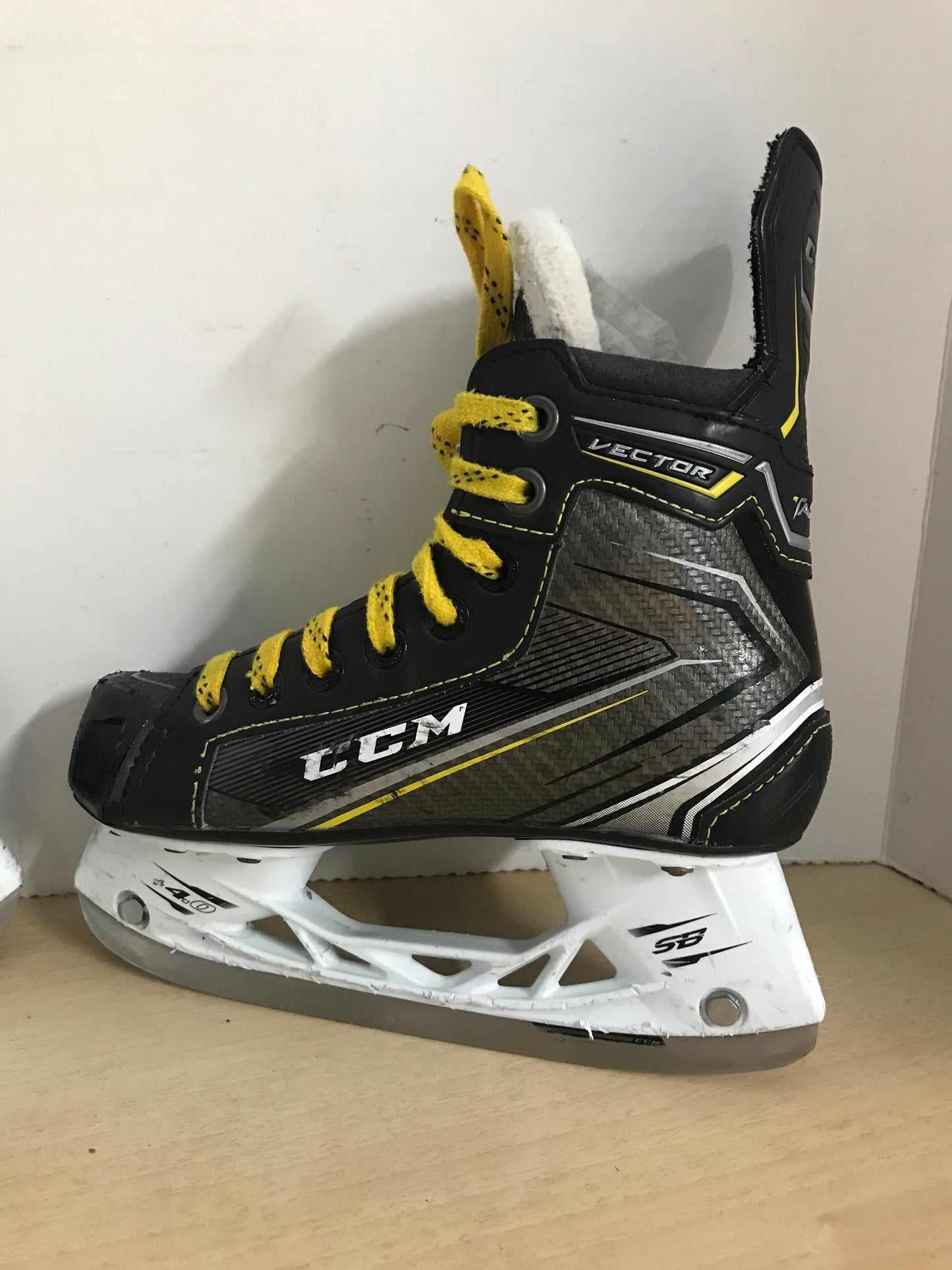 Hockey Skates Child Size 2.5 Shoe Size CCM Vector