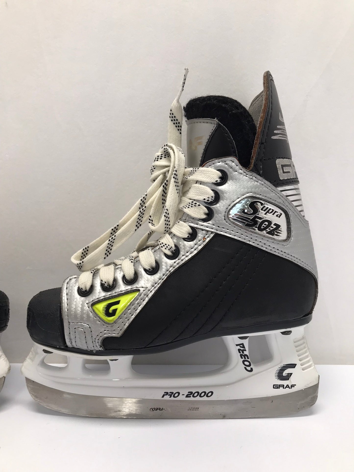 Hockey Skates Child Size 2.5 Shoe Size Graf