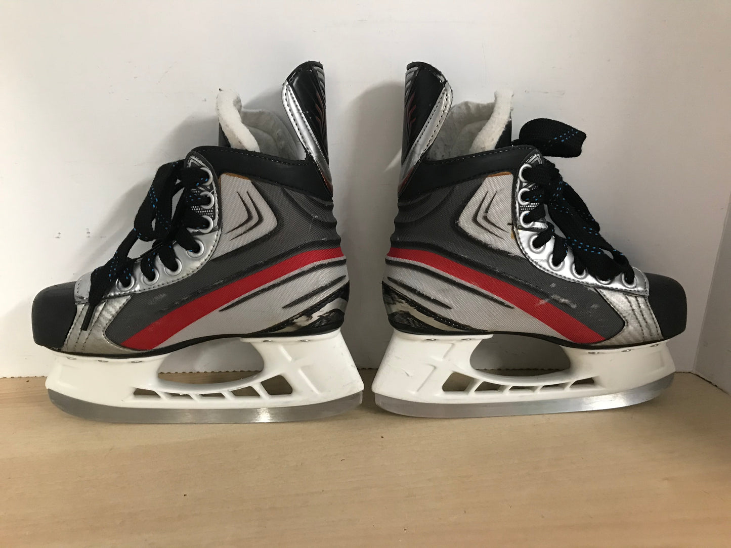 Hockey Skates Child Size 2 Shoe Size Bauer Vapor X.10