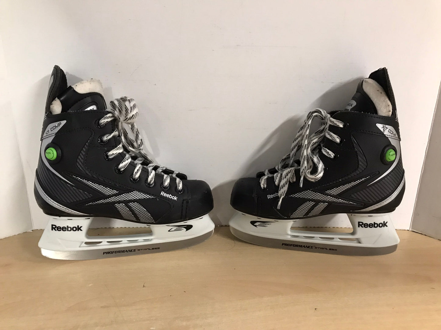 Hockey Skates Child Size 3.5 Shoe Size Reebok New Demo Model