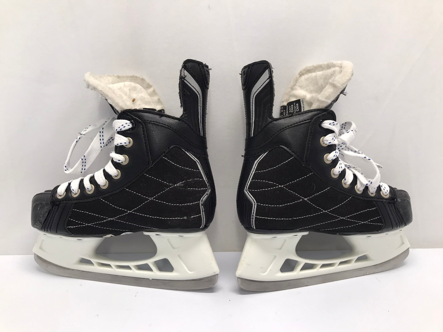 Hockey Skates Child Size 3 Shoe Size Bauer Nexus As New