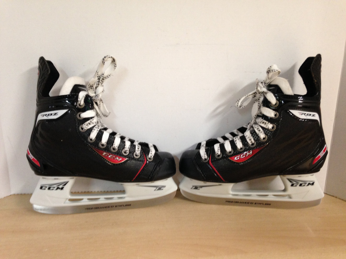 Hockey Skates Child Size 3 Shoe Size CCM RBZ New Demo Model