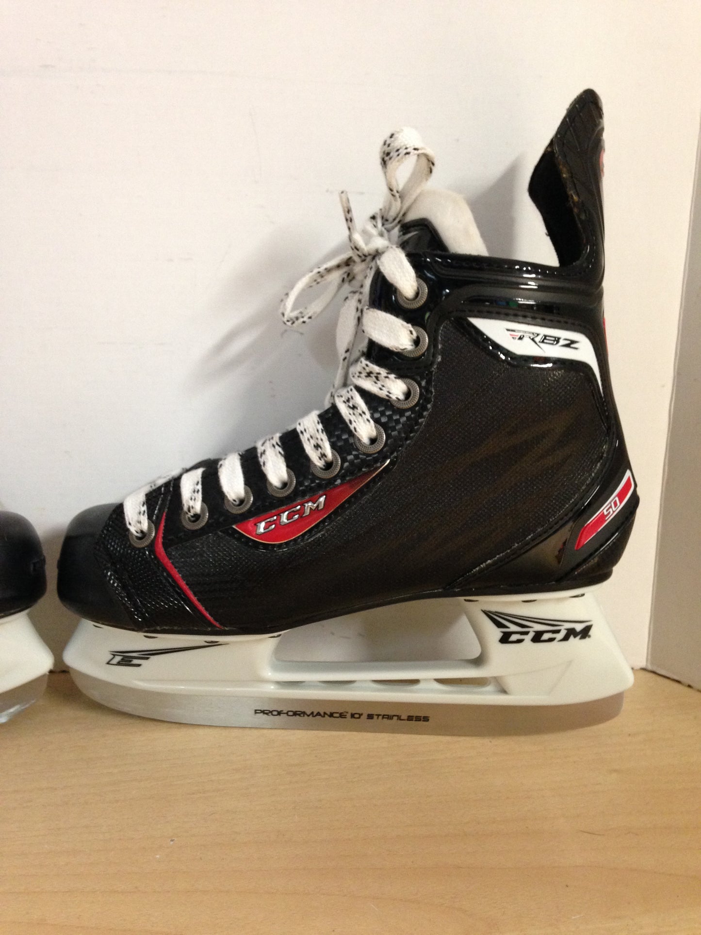 Hockey Skates Child Size 3 Shoe Size CCM RBZ New Demo Model