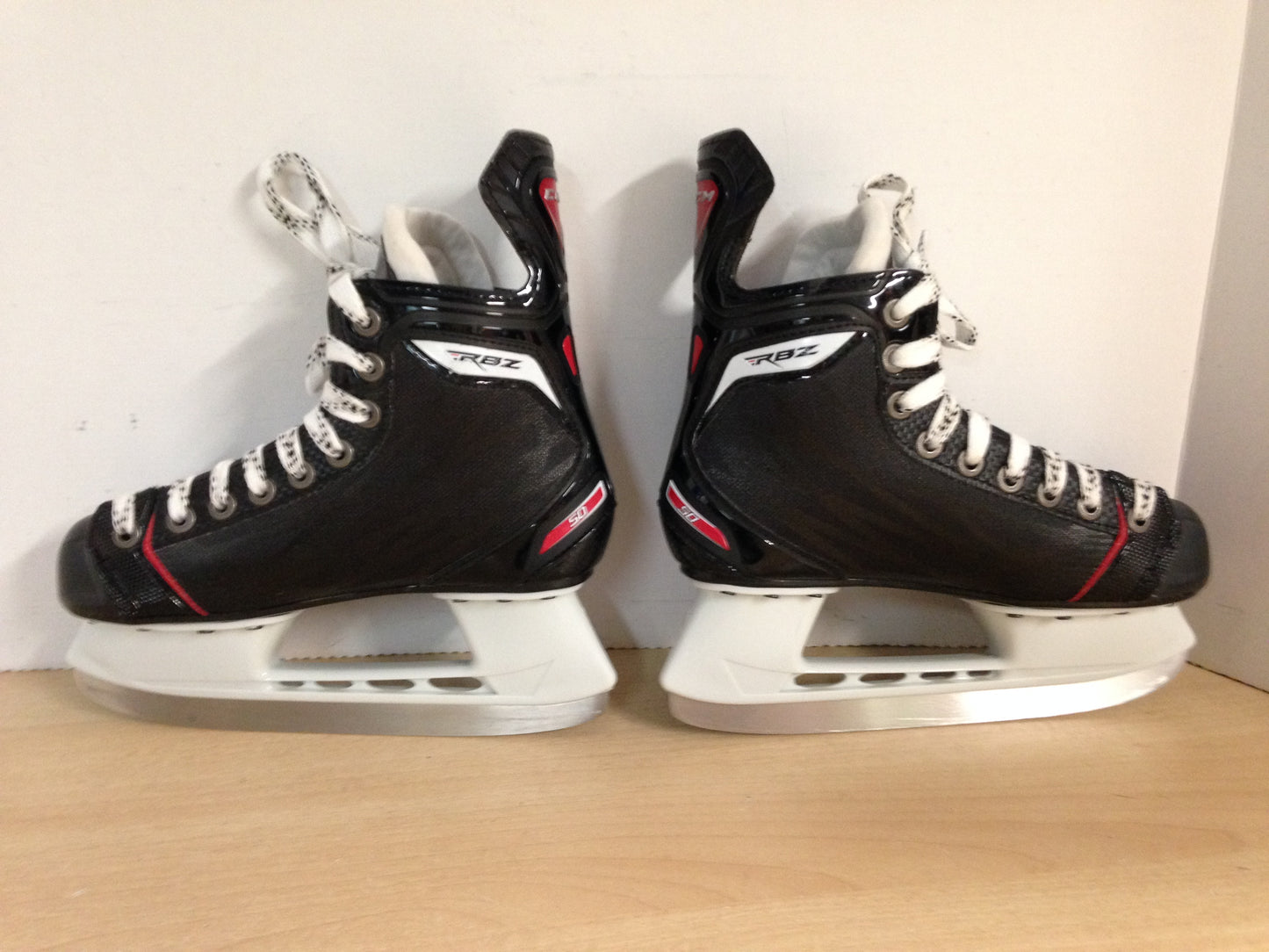 Hockey Skates Child Size 3 Shoe Size CCM RBZ New Demo Model