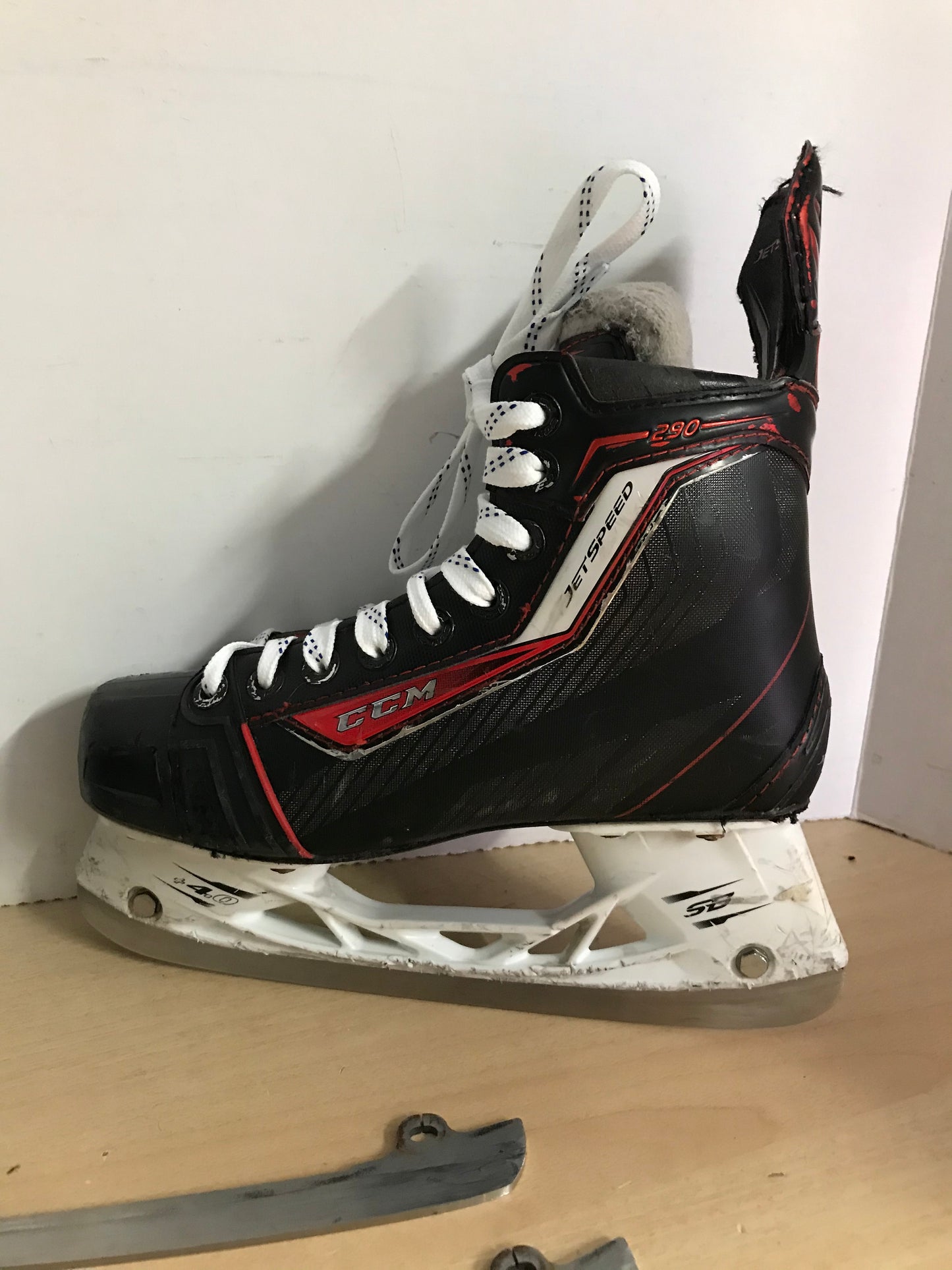 Hockey Skates Child Size 4.5 Shoe Size CCM Jetspeed 4.0 With Extra Blades Some Wear and Scratches