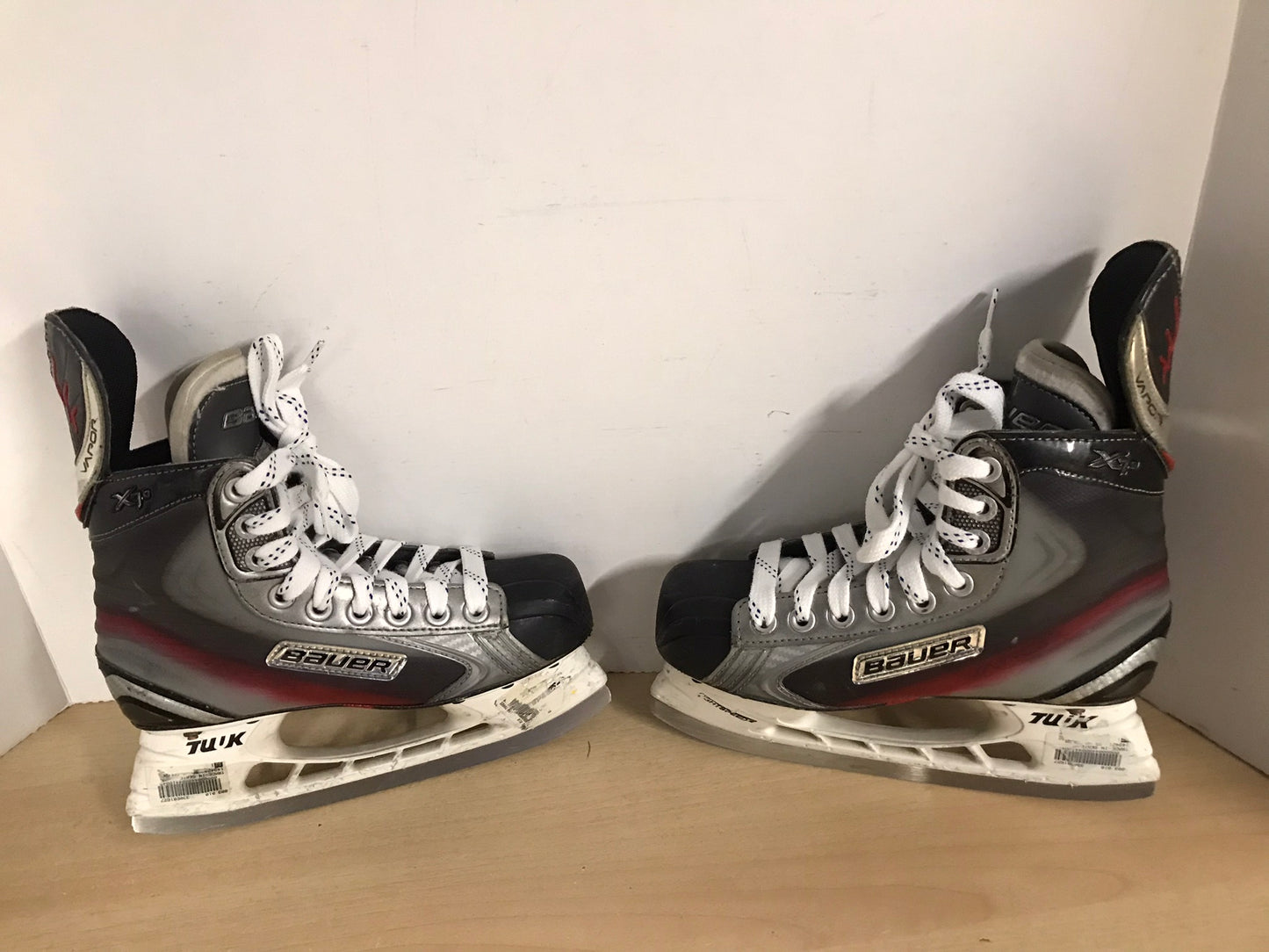 Hockey Skates Child Size 4 Shoe Size Bauer Vapor X7.0
