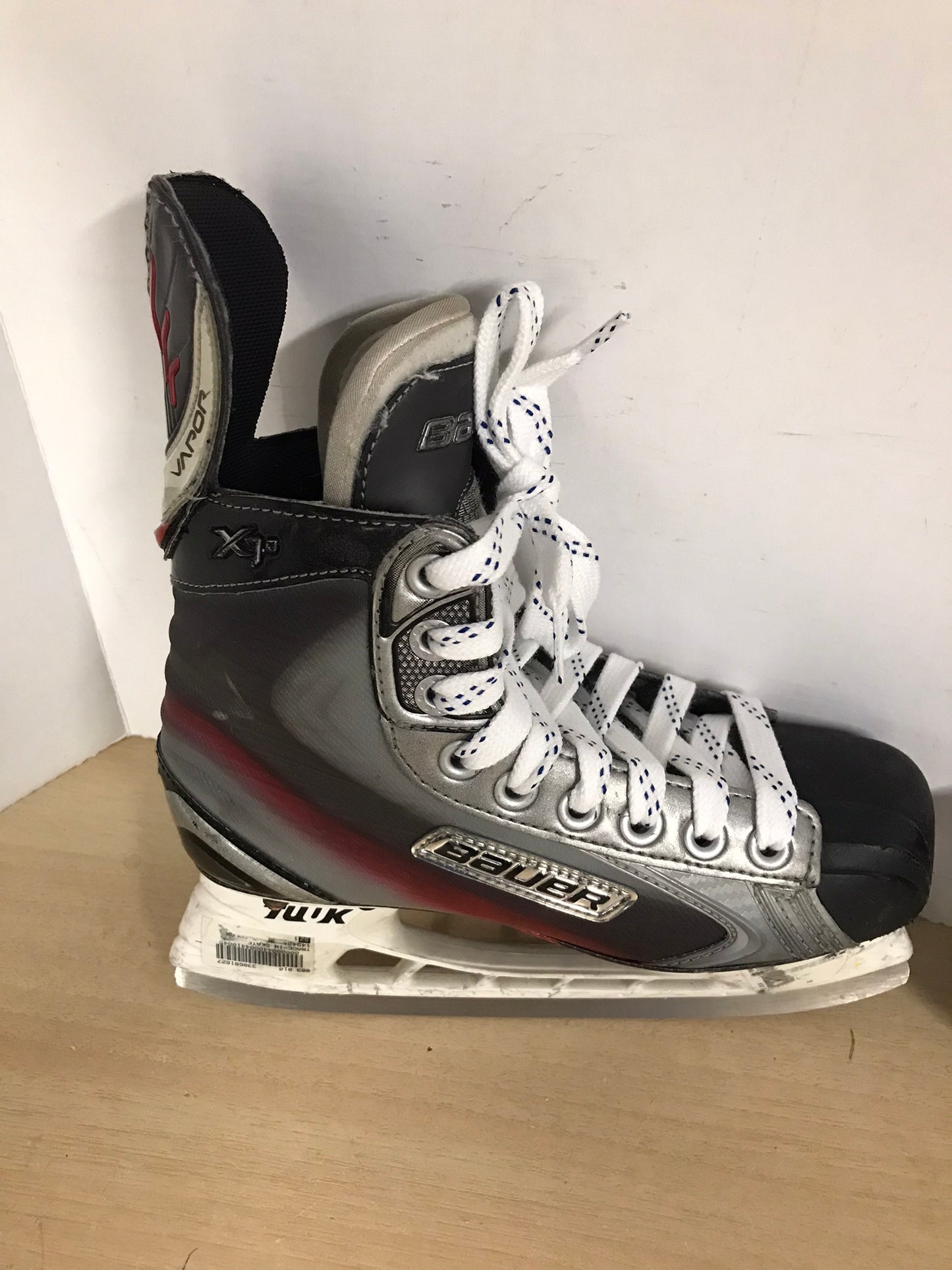 Hockey Skates Child Size 4 Shoe Size Bauer Vapor X7.0