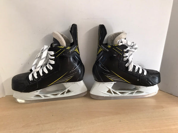 Hockey Skates Child Size 4 Shoe Size CCM Tacks Minor Wear