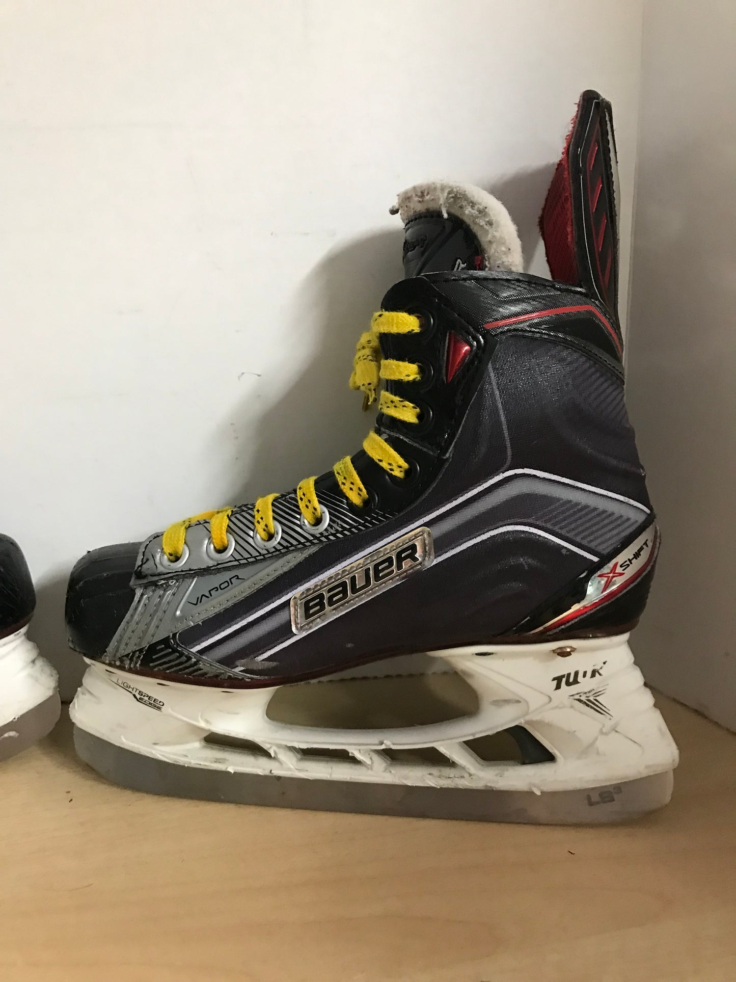 Hockey Skates Child Size 5 Shoe Bauer Vapor X Shift With LG Blades