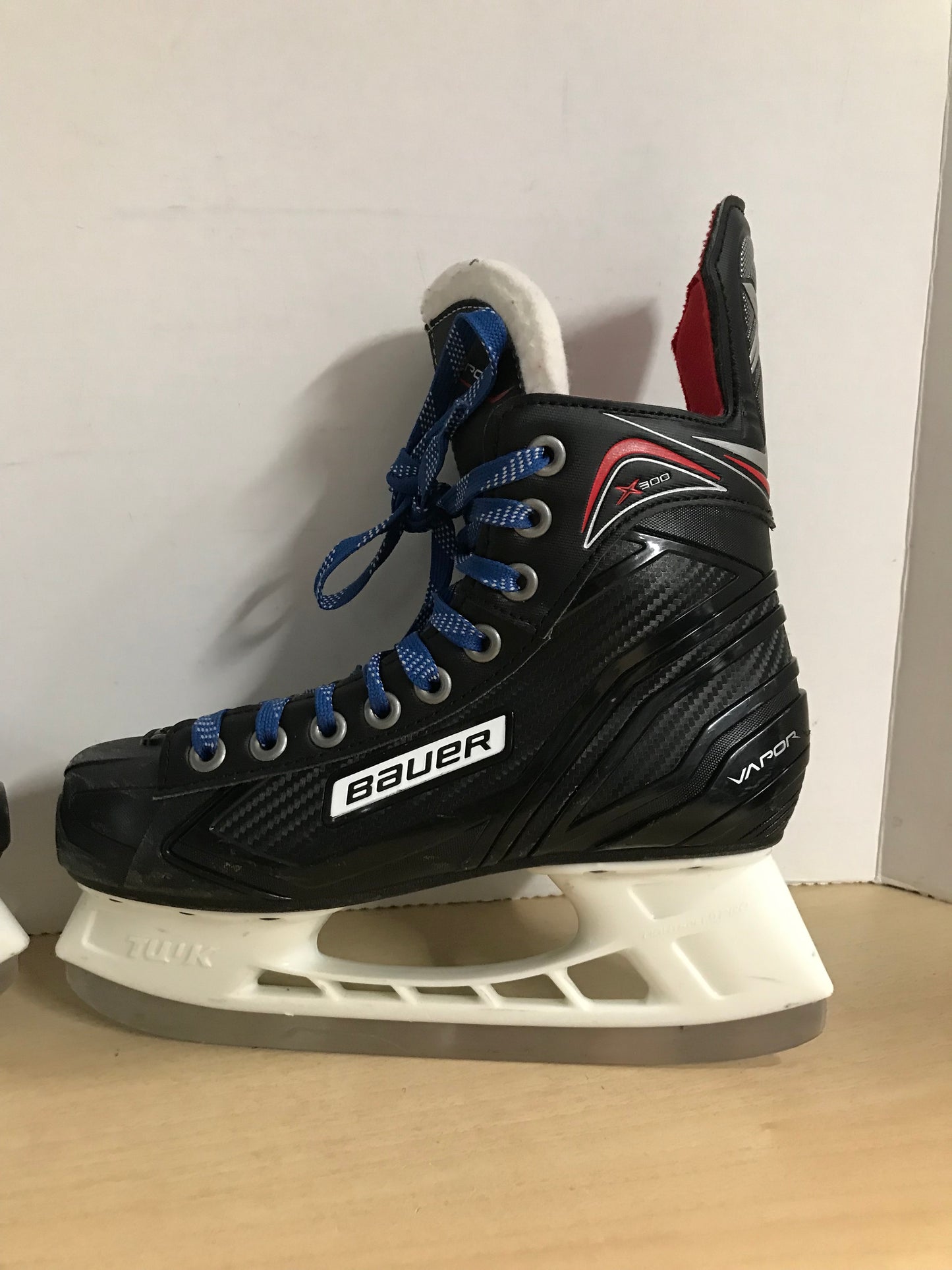 Hockey Skates Child Size 5 Shoe Size Bauer Vapor X.300 Junior As New Excellent