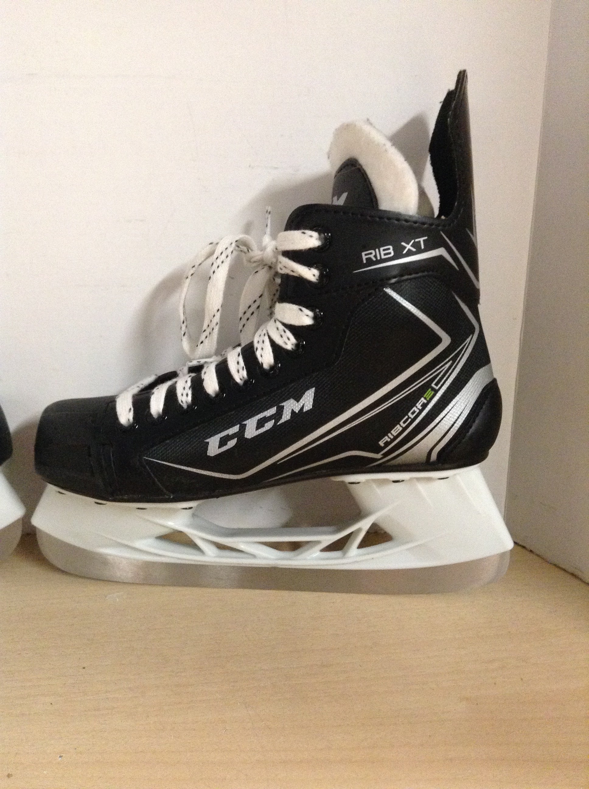 Ccm ribcor hot sale xt skates