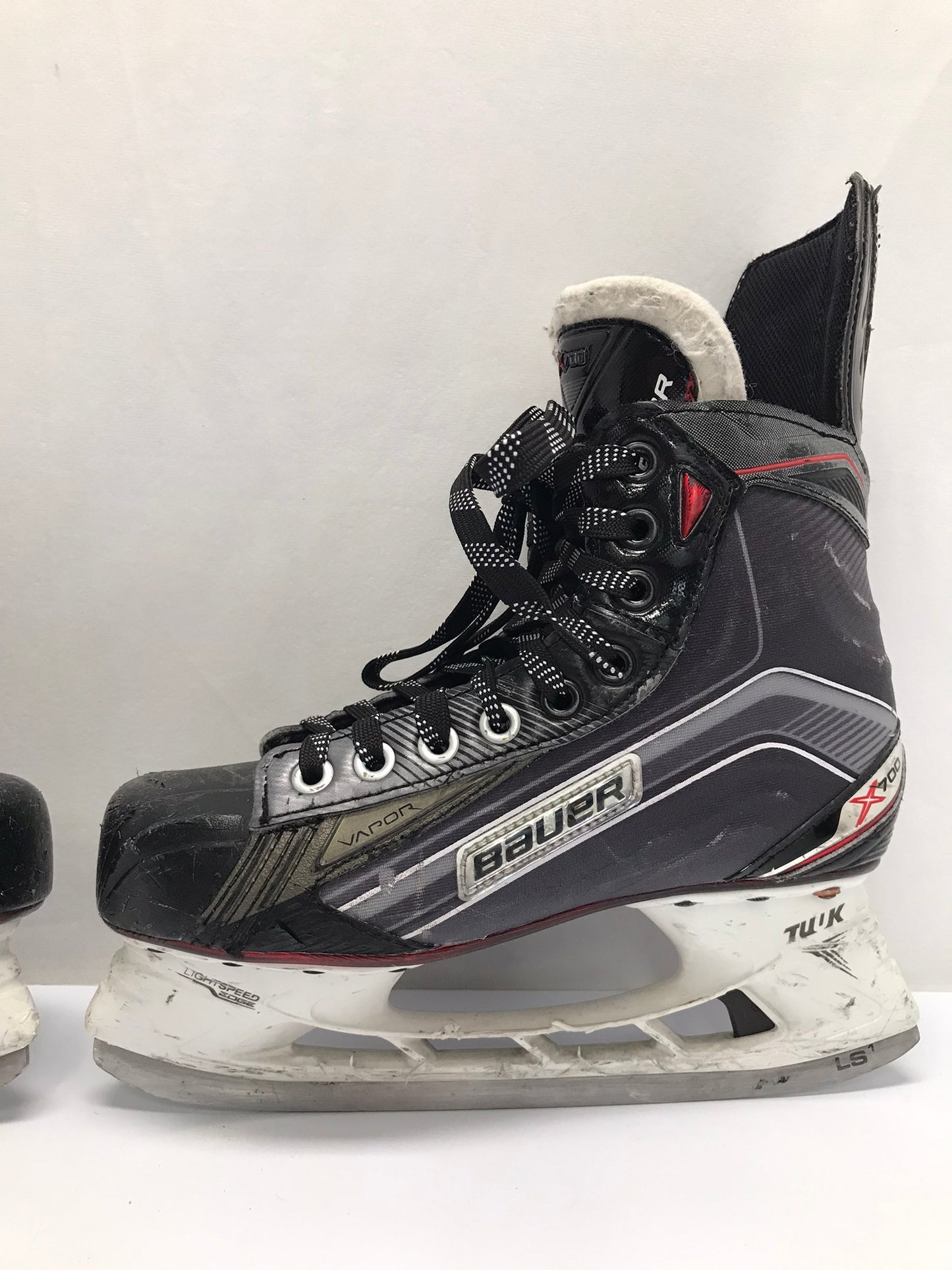 Hockey Skates Child Size 6 Junior Bauer Vapor X700 Minor Wear Marks