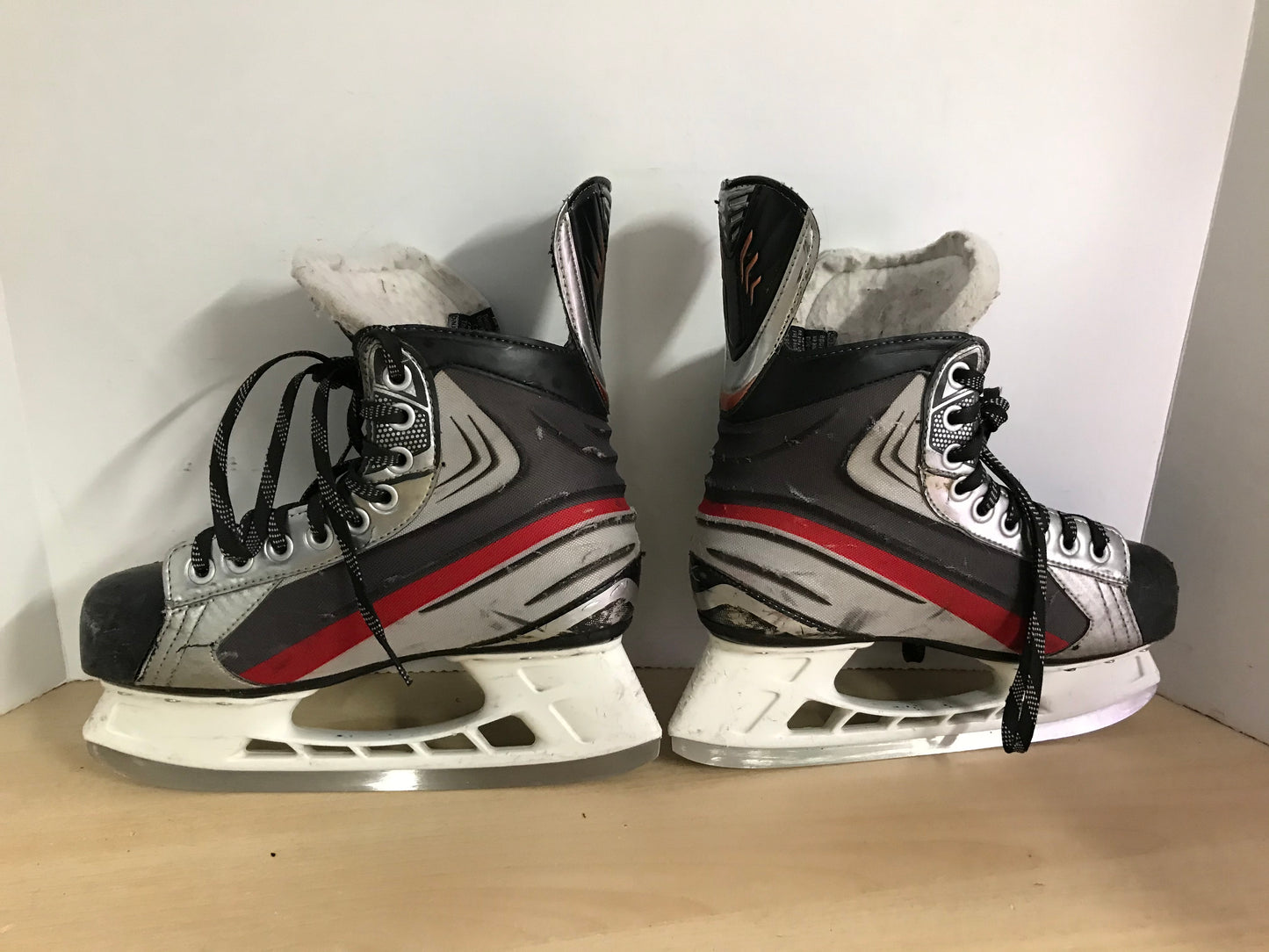 Hockey Skates Child Size 6 Junior Shoe Size Bauer Vapor X1.0 Minor Wear and Marks