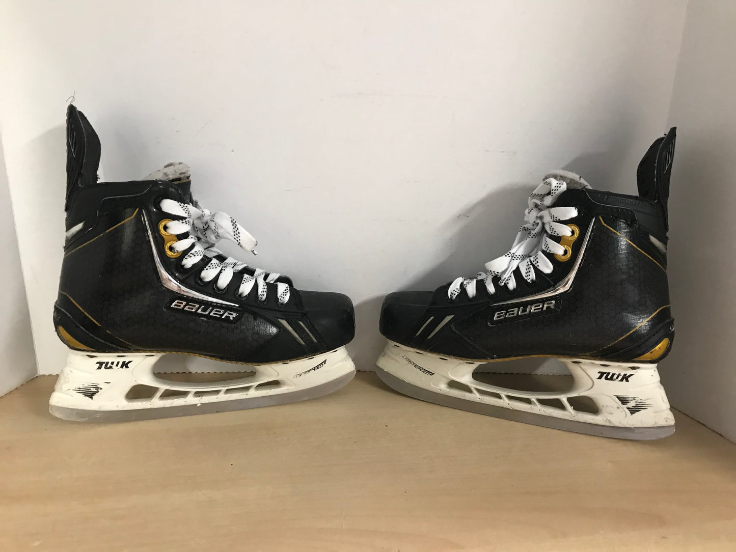 Hockey Skates Child Size 6 Shoe Size Junior Bauer Supreme One.9 Minor Wear Scratches