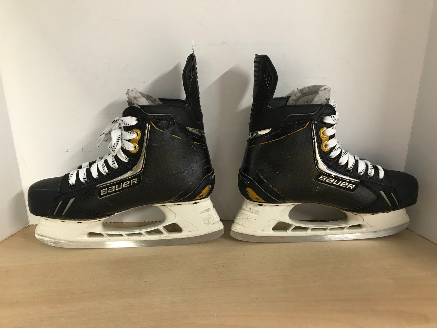 Hockey Skates Child Size 6 Shoe Size Junior Bauer Supreme One.9 Minor Wear Scratches