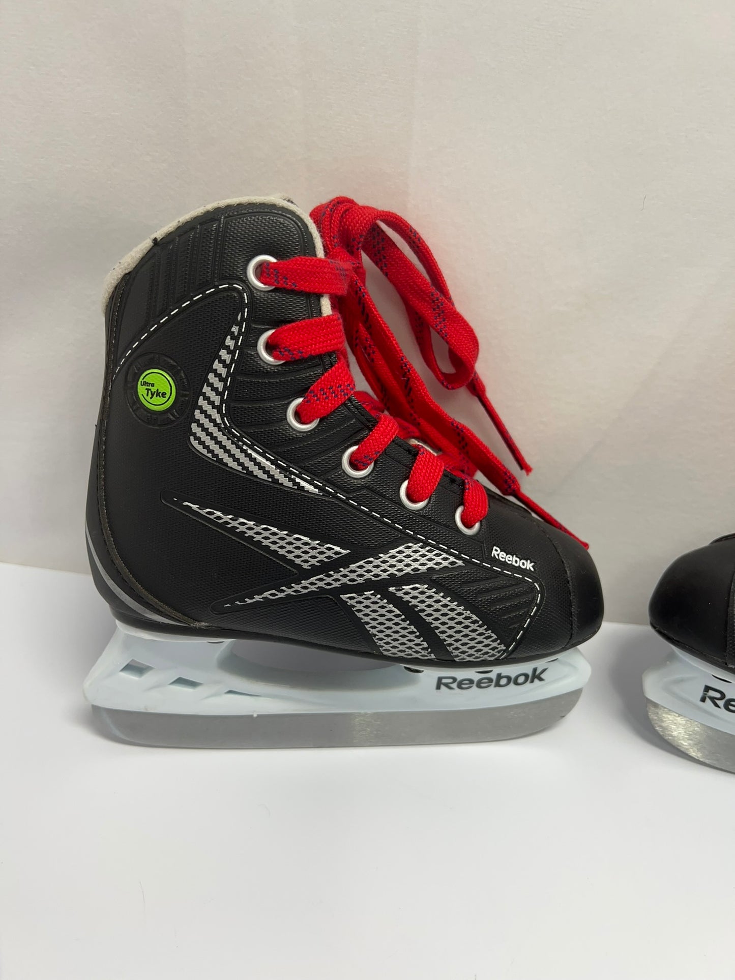 Hockey Skates Child Size 6 Toddler Reebok Soft Skates As New Excellent Quality