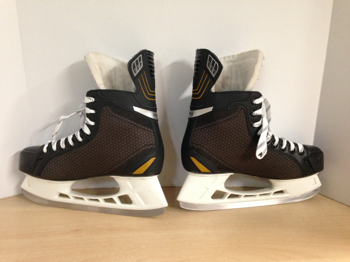 Hockey Skates Men's Size 10.5 Shoe Size Bauer Supreme As New