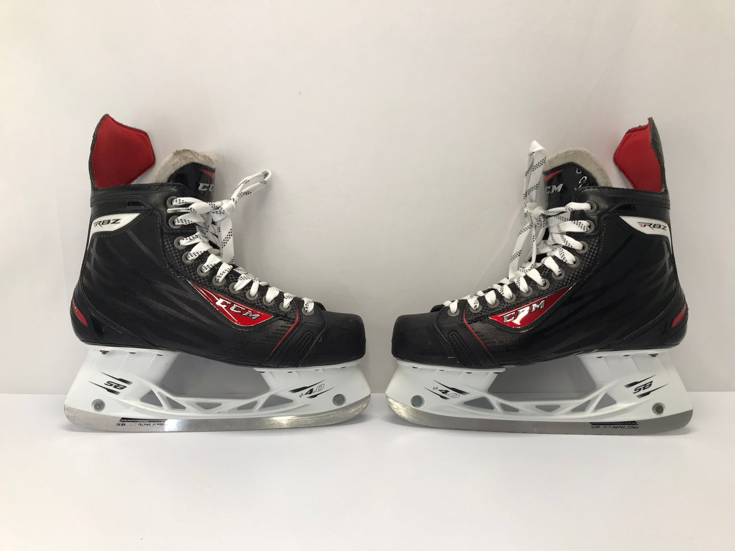 Hockey Skates Men's Size 10.5 Shoe Size CCM Excellent