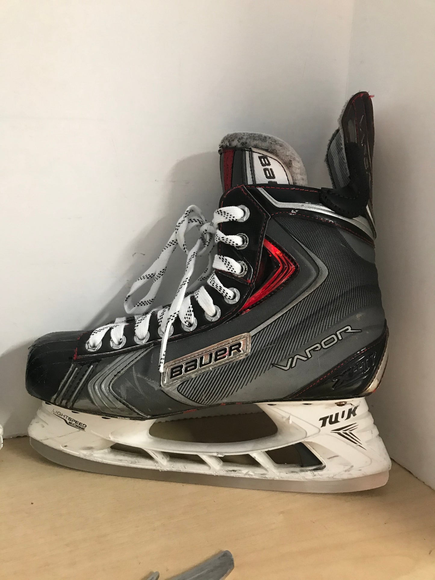 Hockey Skates Men's Size 10 Shoe Size Bauer Vapor X Shift With 2nd Set Blades Very Nice