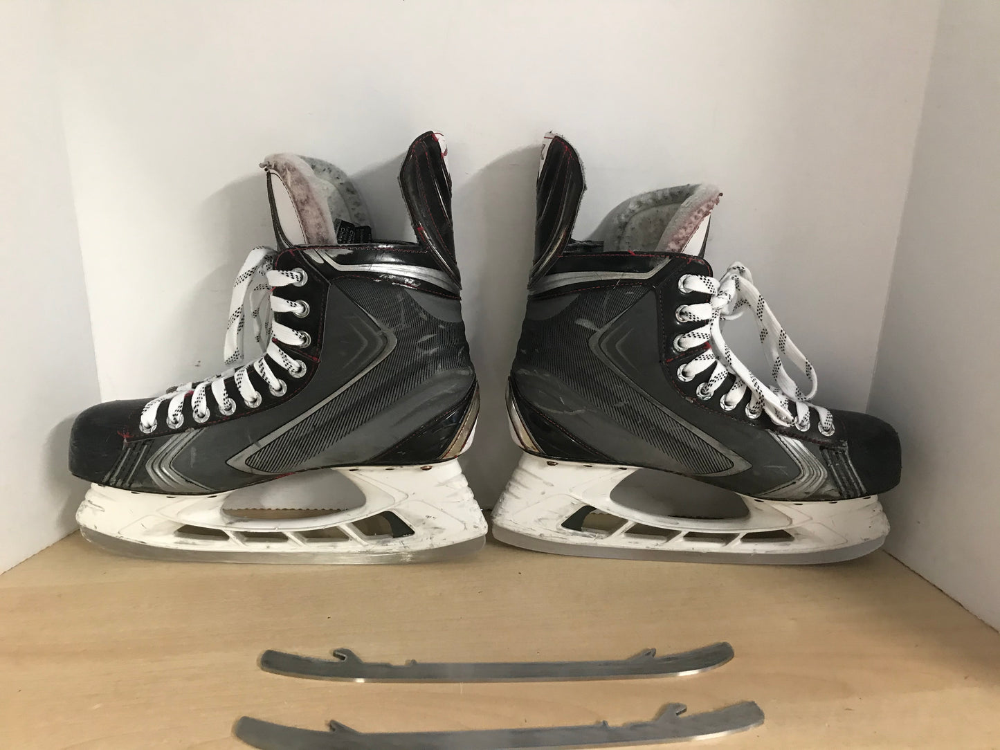 Hockey Skates Men's Size 10 Shoe Size Bauer Vapor X Shift With 2nd Set Blades Very Nice